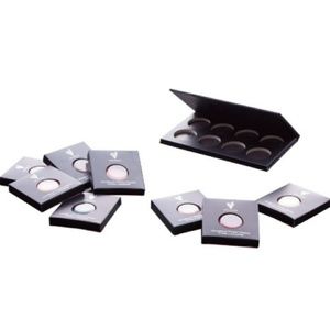 Pressed eyeshadow with quad pallet